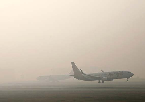 densefogenvelopsdelhi;flightsdelayed